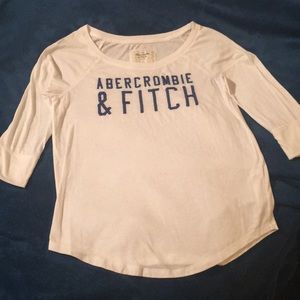 Scoop neck 3/4 sleeve top.